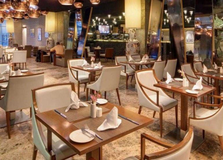 Mamaison All-Suites Spa Hotel Pokrovka: Вид столовой или кафе